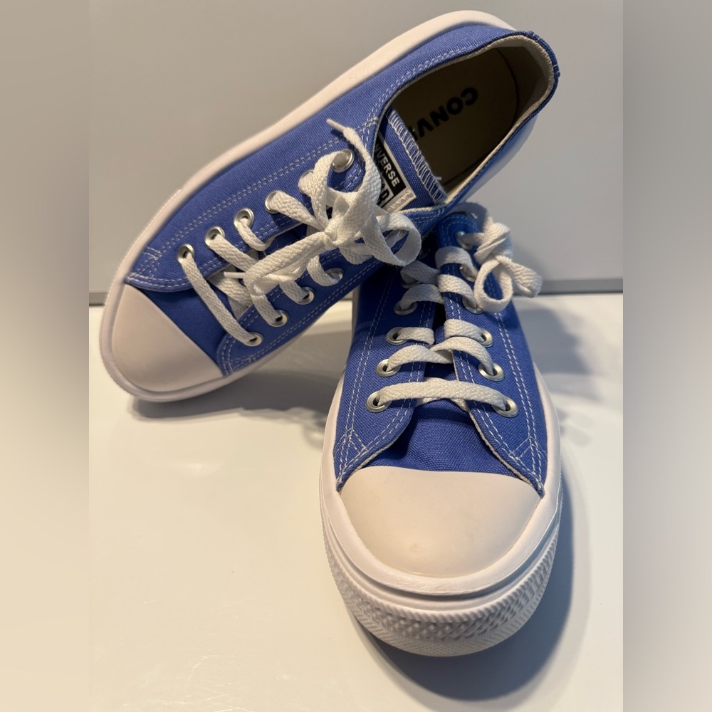 CONVERSE ALL STAR MOVE OX Blue and White Women's Sneakers U.S. size 8.5
